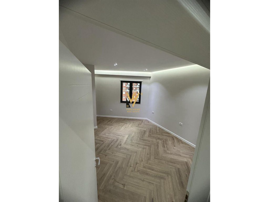 JEPET ZYRE 126 M2 ME QERA TE REZ OASIS, UNAZA E RE 1.250 EURO 4