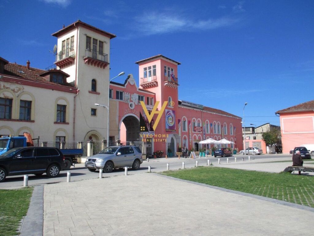 Shitet Apartament 2+1+ballkon te Rruga Llazi Miho 65 m2
