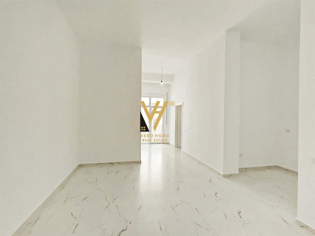 JEPET ZYRE 90 M2 ME QERA TE RRUGA MINE PEZA 800 EURO 4