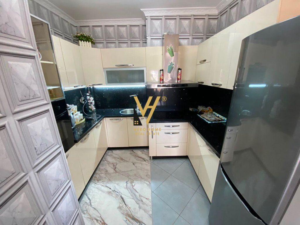SHITET APARTAMENT 2+1+2+BLK TE STACIONI TRENIT 260.000 EURO 3