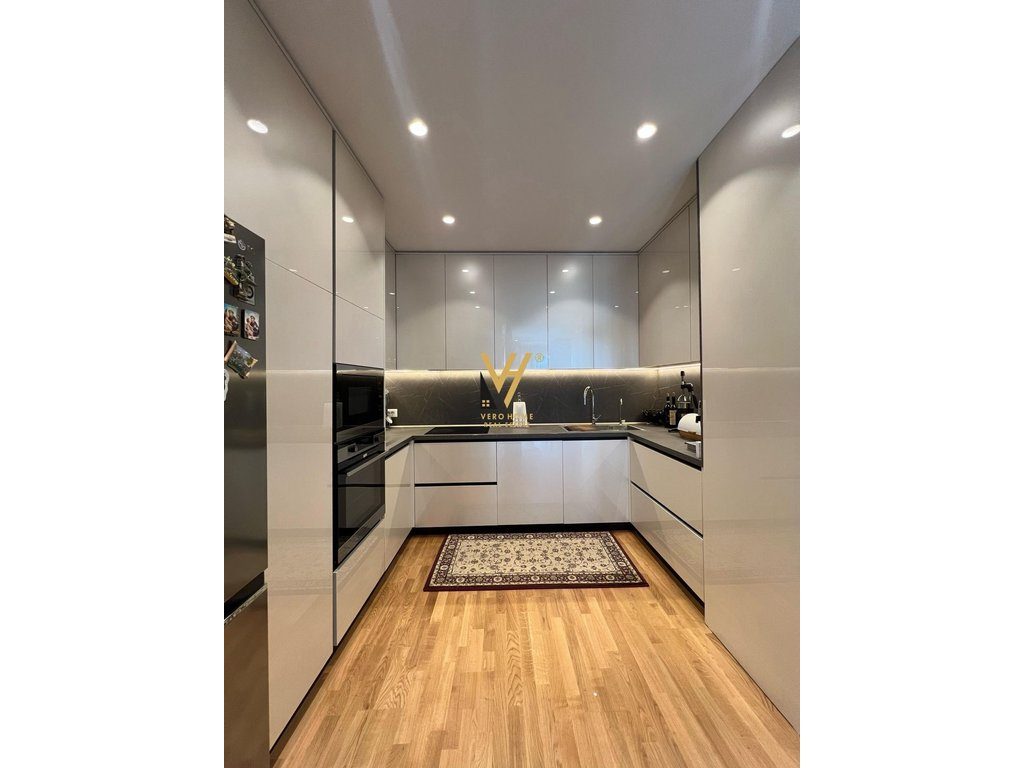 JEPET APARTAMENT 2+1+2 ME QERA TE RRUGA E KOSOVAREVE 2.000 EURO 2