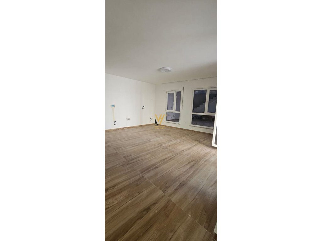 SHITET DUPLEX 2+1+2+VERANDE NE GOLEM 175.000 EURO 2