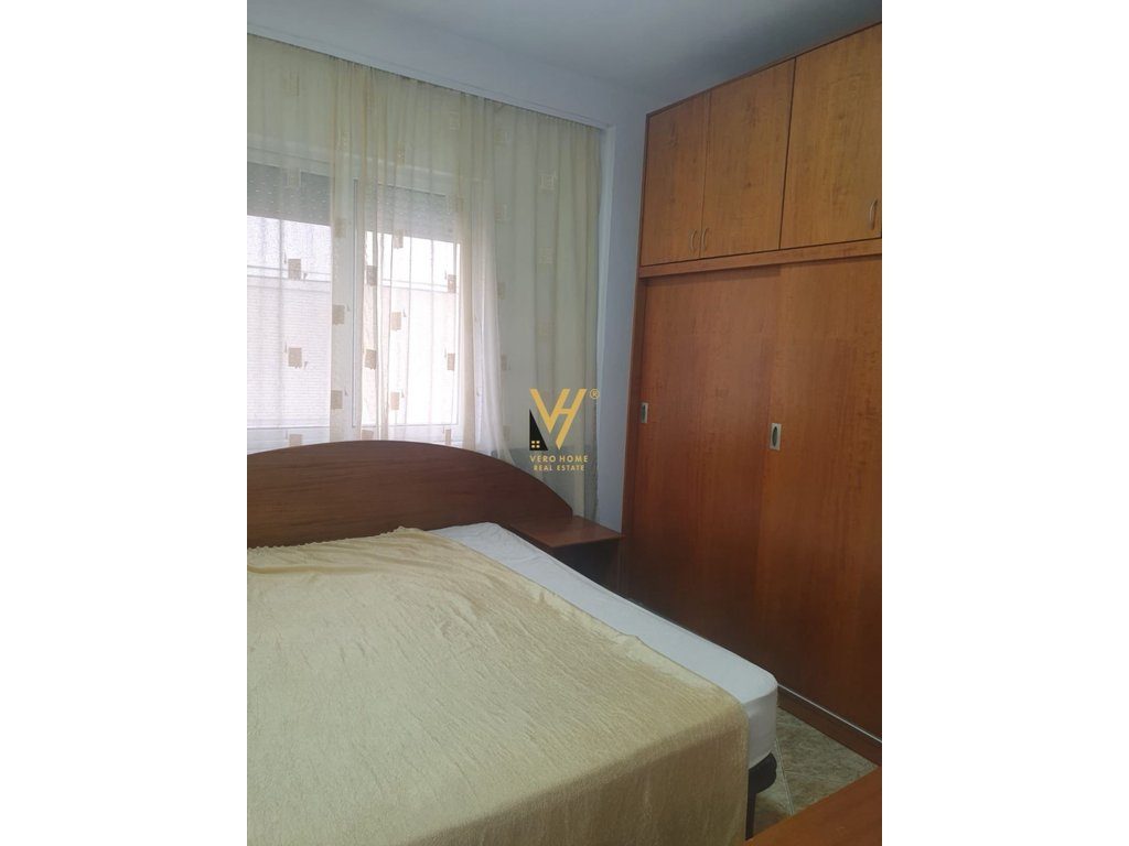 JEPET APARTAMENT ME QERA 3+1 PRANE KRISTAL CENTER 670 EURO 4