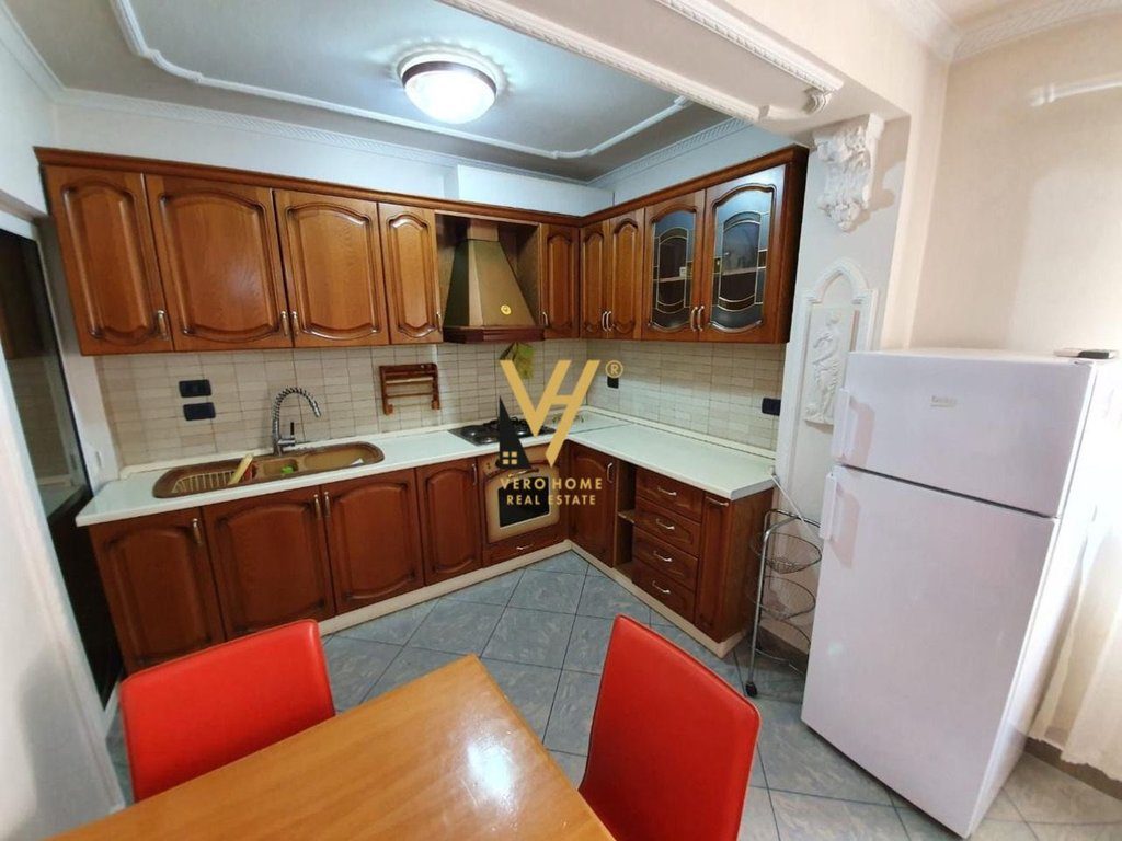 JEPET APARTAMENT 1+1 ME QERA NE MYSLYM SHYR 60.000 LEKE 2