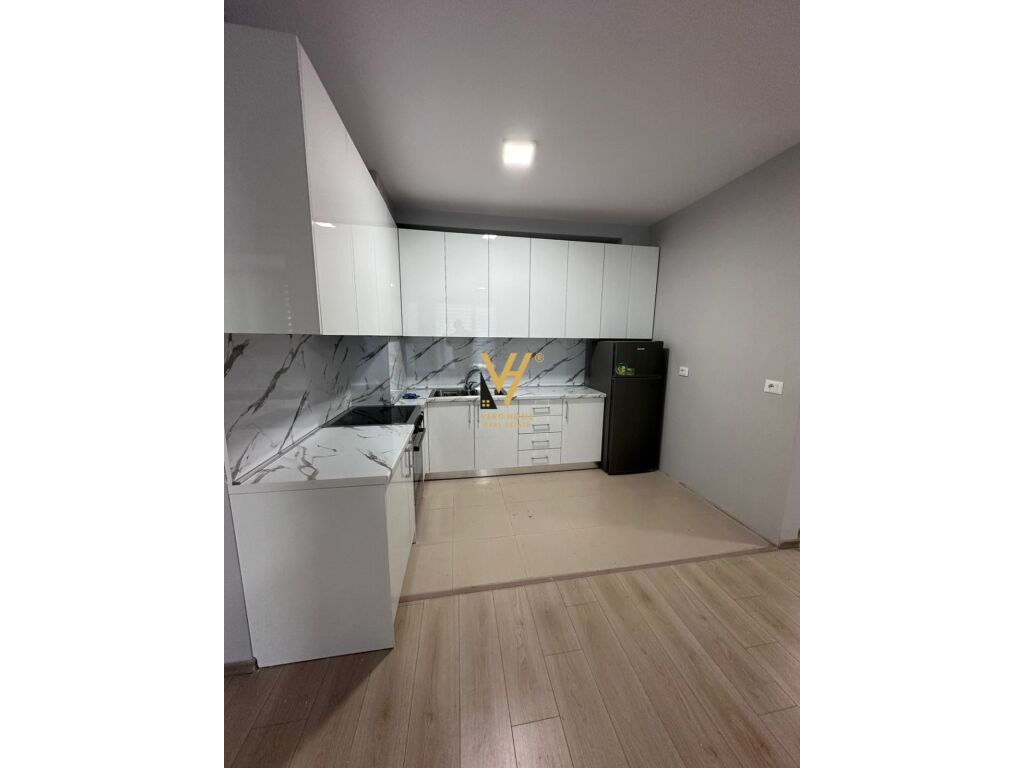 Jepet zyre me qera te Rruga e Dibres 85 m2 4
