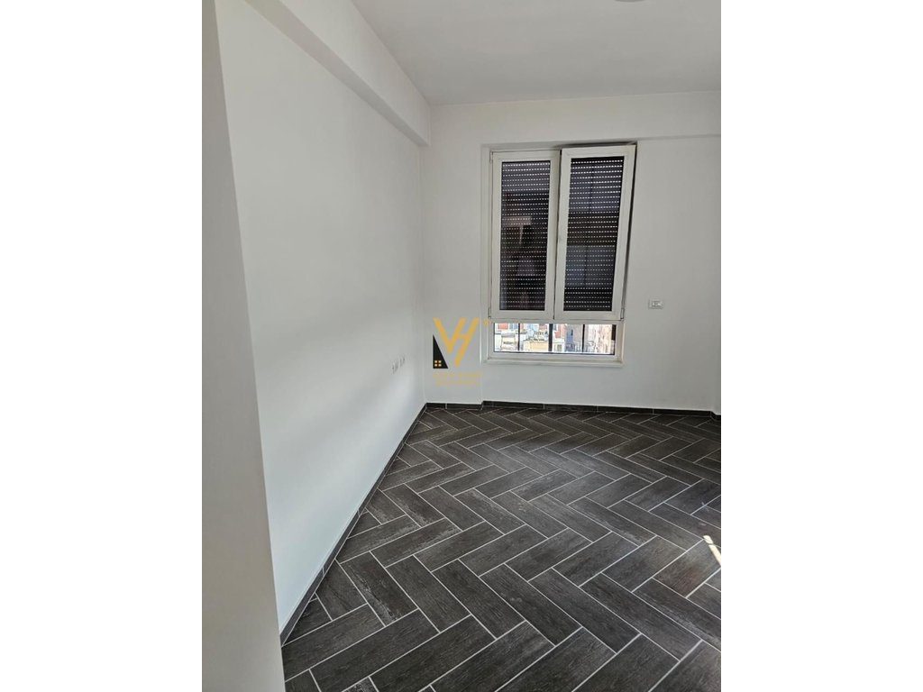 JEPET ZYRE 108 M2 ME QERA TEK MYSLYM SHYRI 1.000 EURO 2