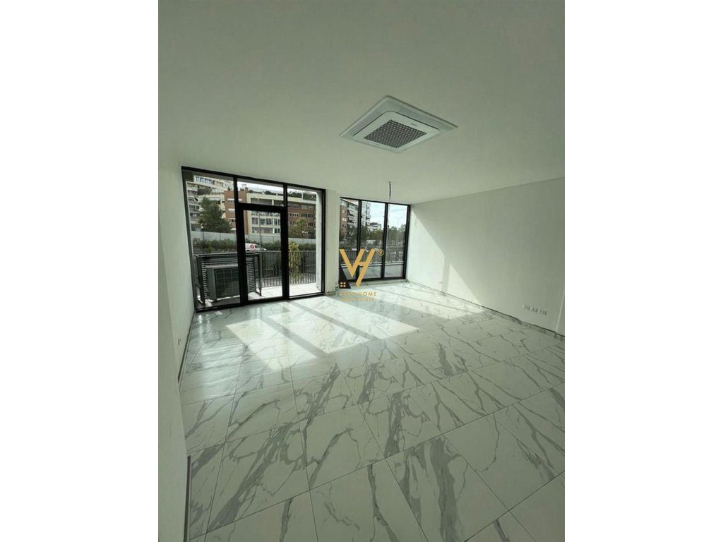 JEPET ZYRE 55 M2 ME QERA TE LAKE VIEW 1.000 EURO 2