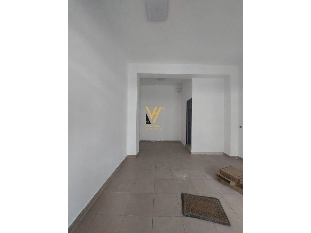 JEPET ZYRE 25 M2 ME QERA TE DONIKA CENTER 30.000 LEKE