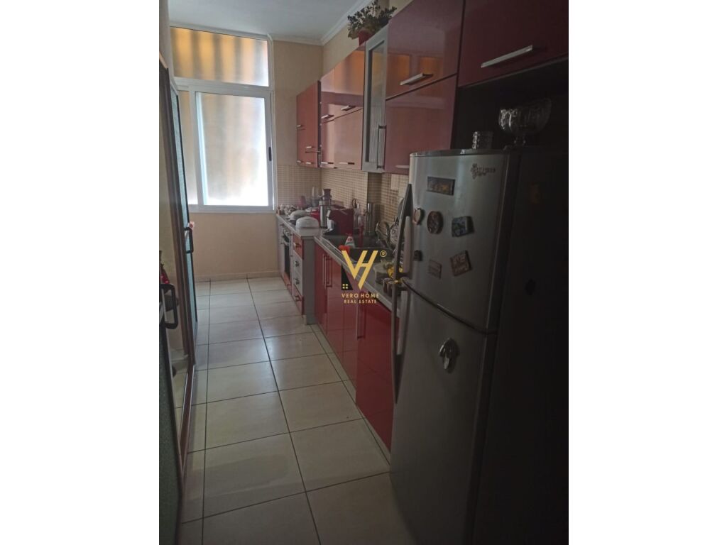 Shitet Apartament 2+1+ballkon te Rruga Petro Nini Luarasi 81 m2 3