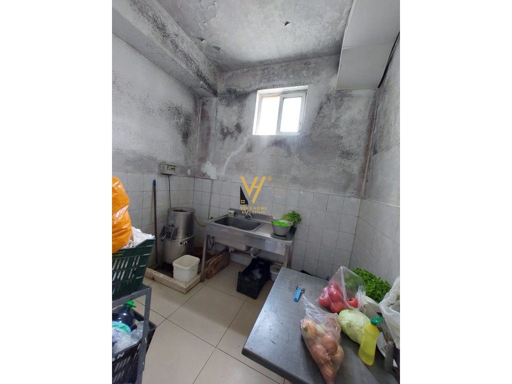 SHITET DYQAN 240 M2 TE QYTET STUDENTI 350.000 EURO 4