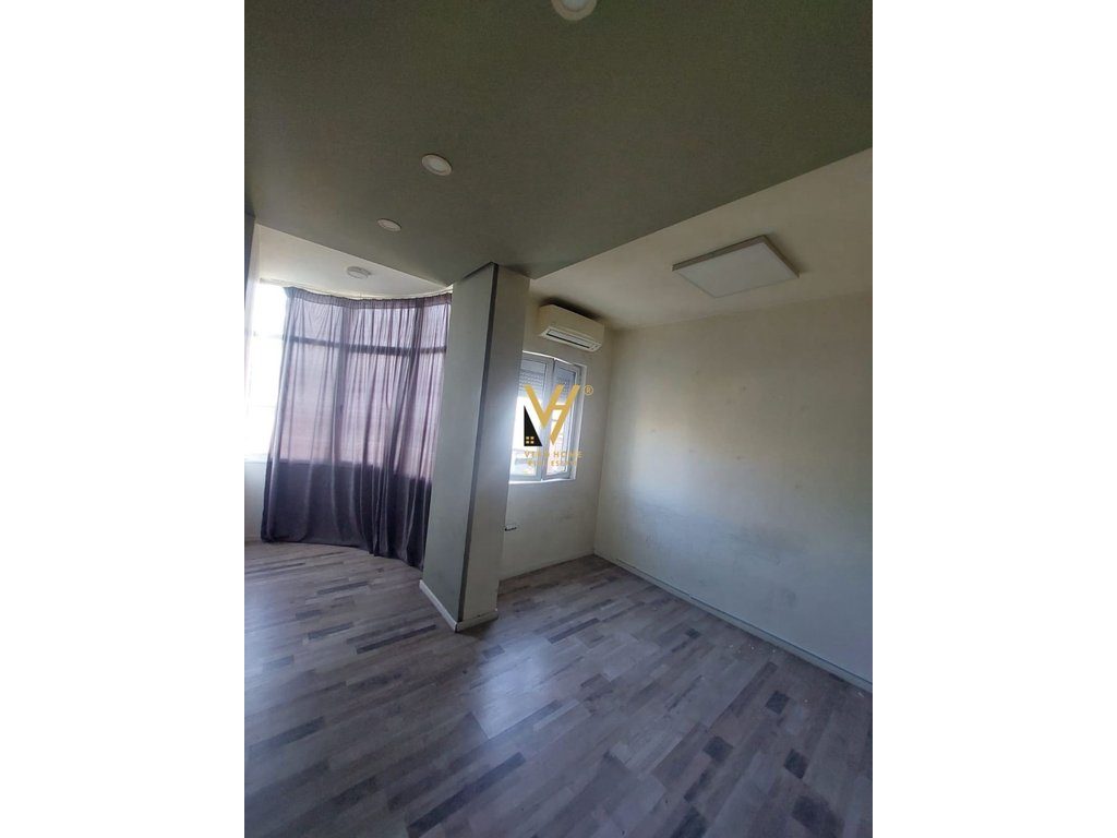 JEPET ZYRE 110 M2 ME QERA TE SHESHI WILLSON 1.400 EURO 4