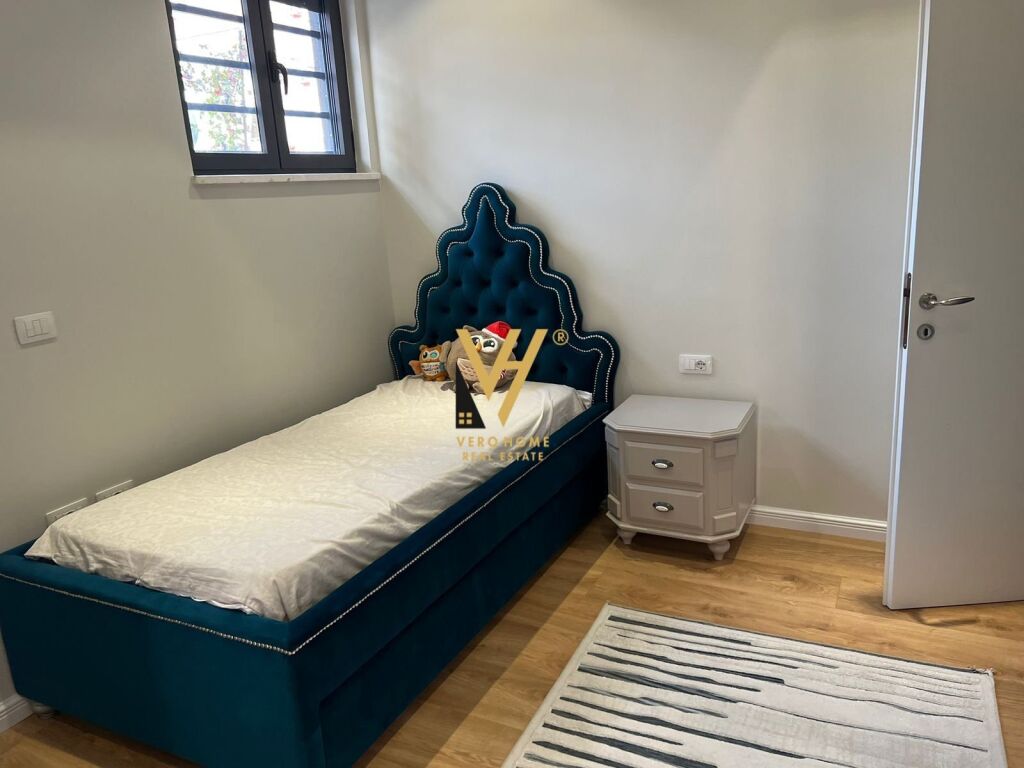 Jepet Apartament 3+1+post parkimi me qera te Kodra e Diellit 115 m2