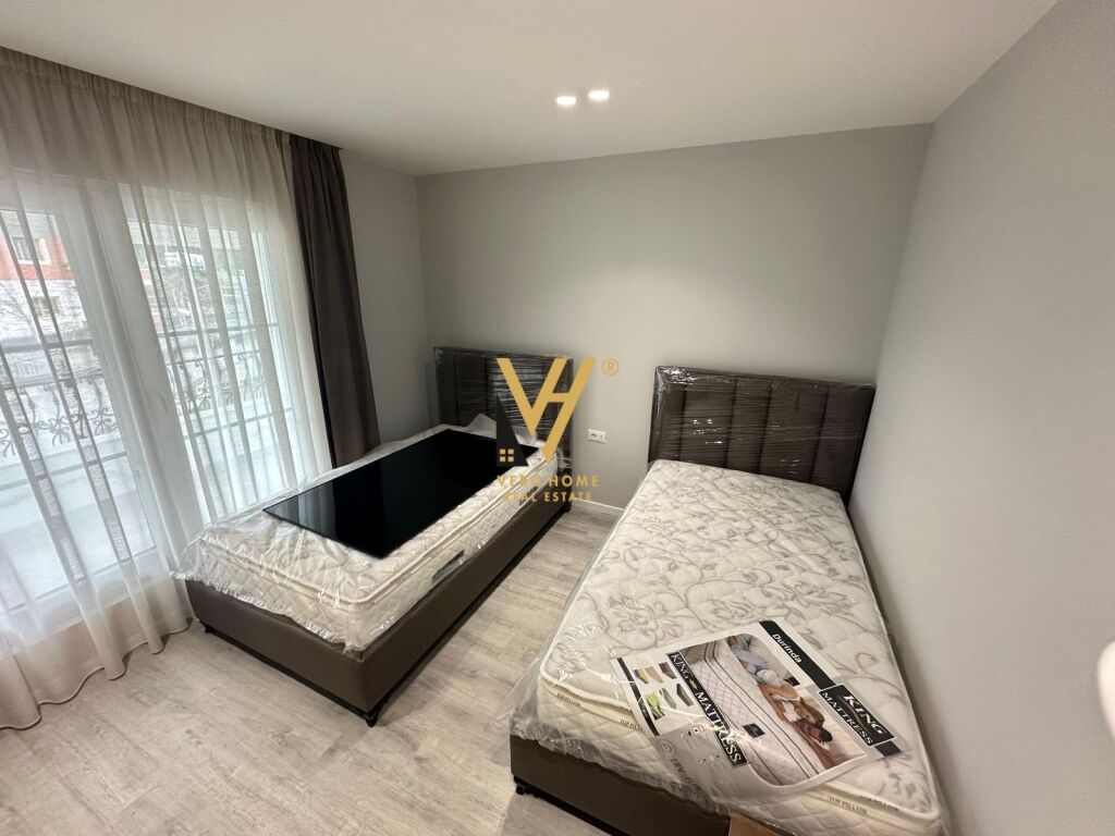Jepet vile Tre Kateshe me qera te Rruga e Elbasanit 420 m2 3