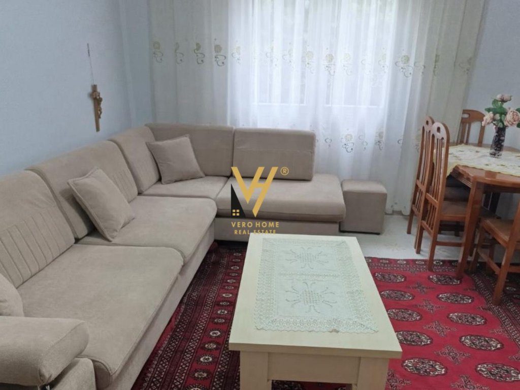 JEPET SHTEPI 2+1 ME QIRA NE KOMBINAT 50.000 LEKE