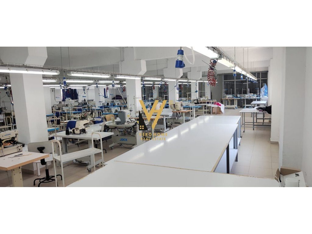 JEPET MAGAZINE 900 M2 ME QIRA NE KOMBINAT 2.850 EURO