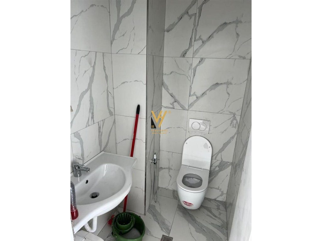 JEPET ZYRE 55 M2 ME QERA TE LAKE VIEW 1.000 EURO 3
