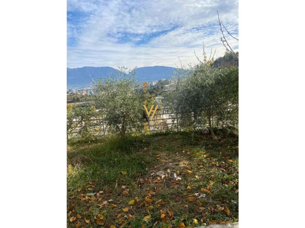 Jepet vile tre katshe me qera te Kodra e Diellit 350 m2 2