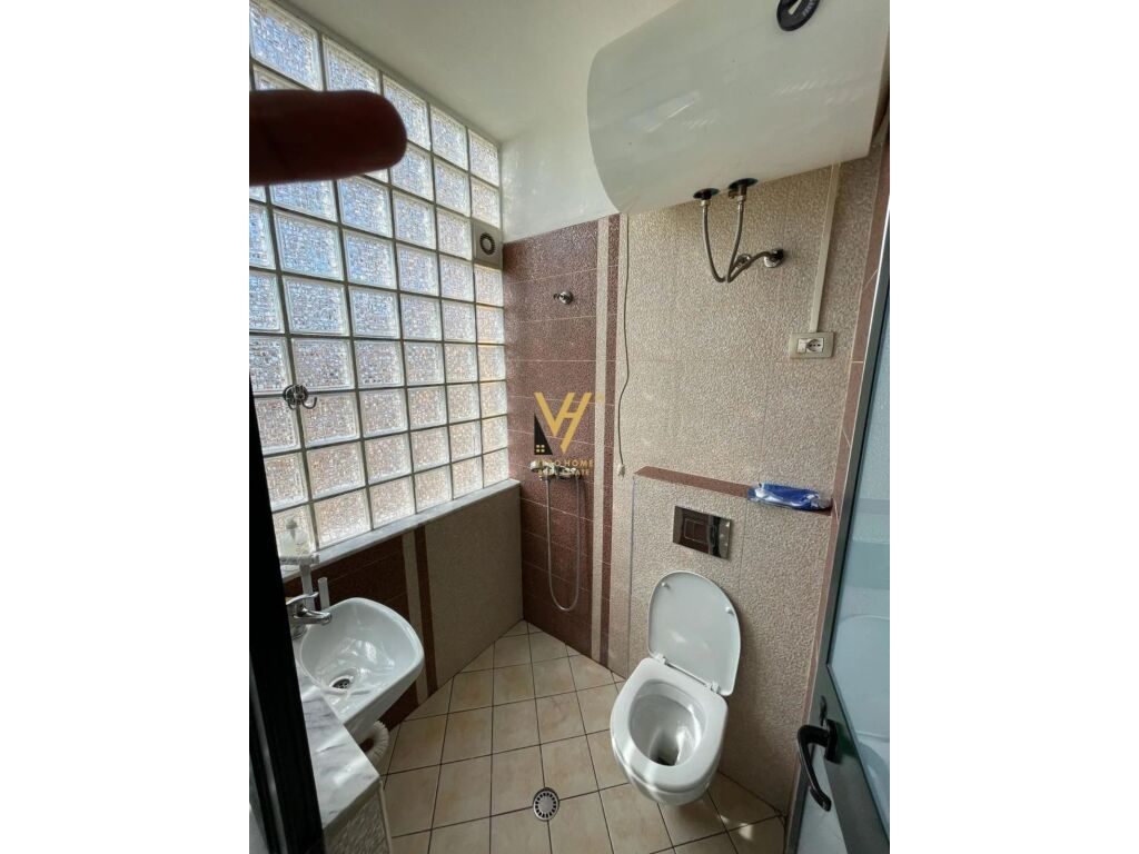 Jepet Apartament 2+1+2+ballkon me qera te Rruga e Elbasanit 120 m2 4