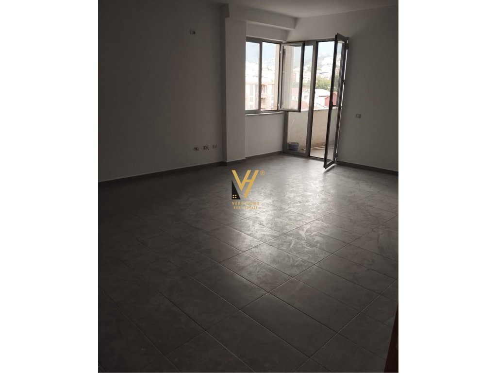 JEPET ZYRE 80 M2 ME QIRA NE KINOSTUDIO 50.000 LEKE