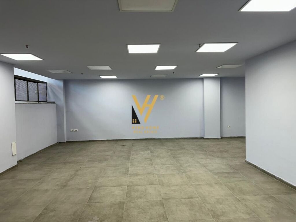 Jepet Ambient Biznesi me qera perball Fakultetit Ekonomik 350 m2