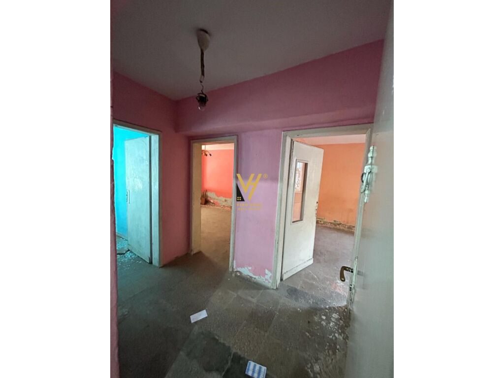 Shitet apartament 2+1 te 21 Dhjetori 65 m2
