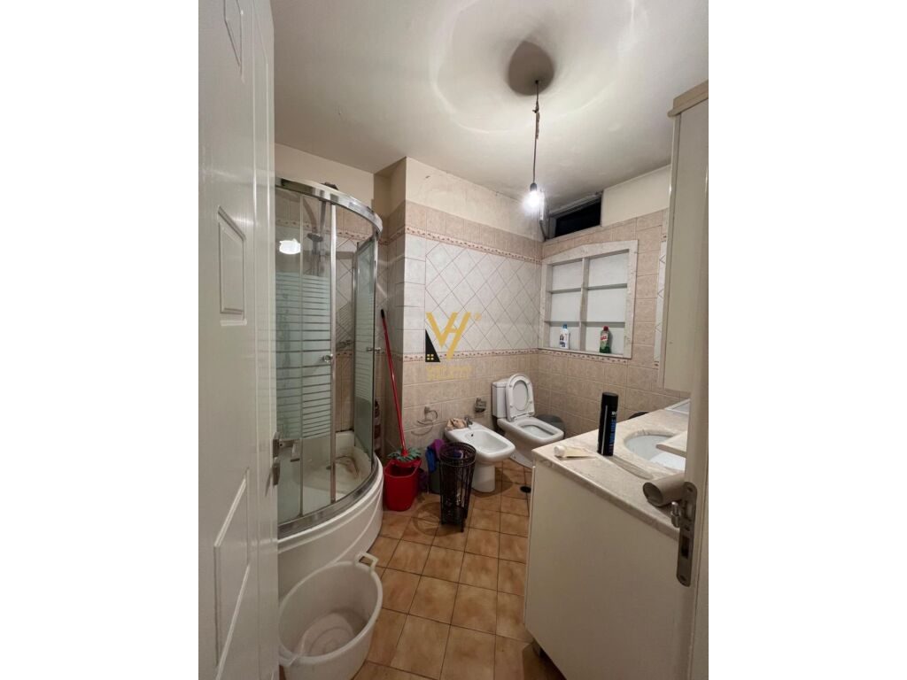 Jepet Apartament 2+1+2+ballkon me qera te Komuna e Parisit 100 m2 4