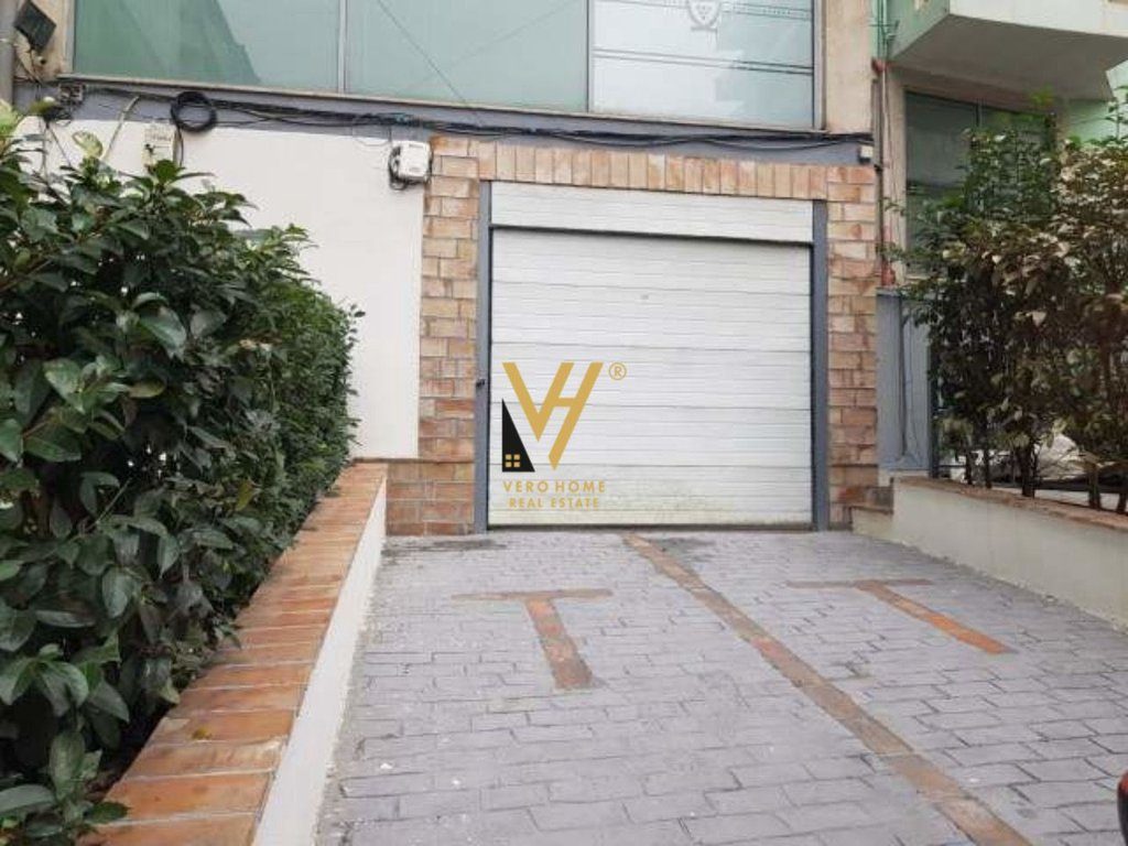 JEPET MAGAZINE 450 M2 ME QIRA TE KODRA E DIELLIT 2.350 EURO 1