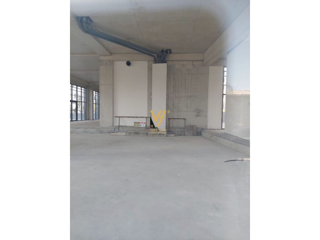 Shitet Dyqan ne Porcelan 350 m2 3