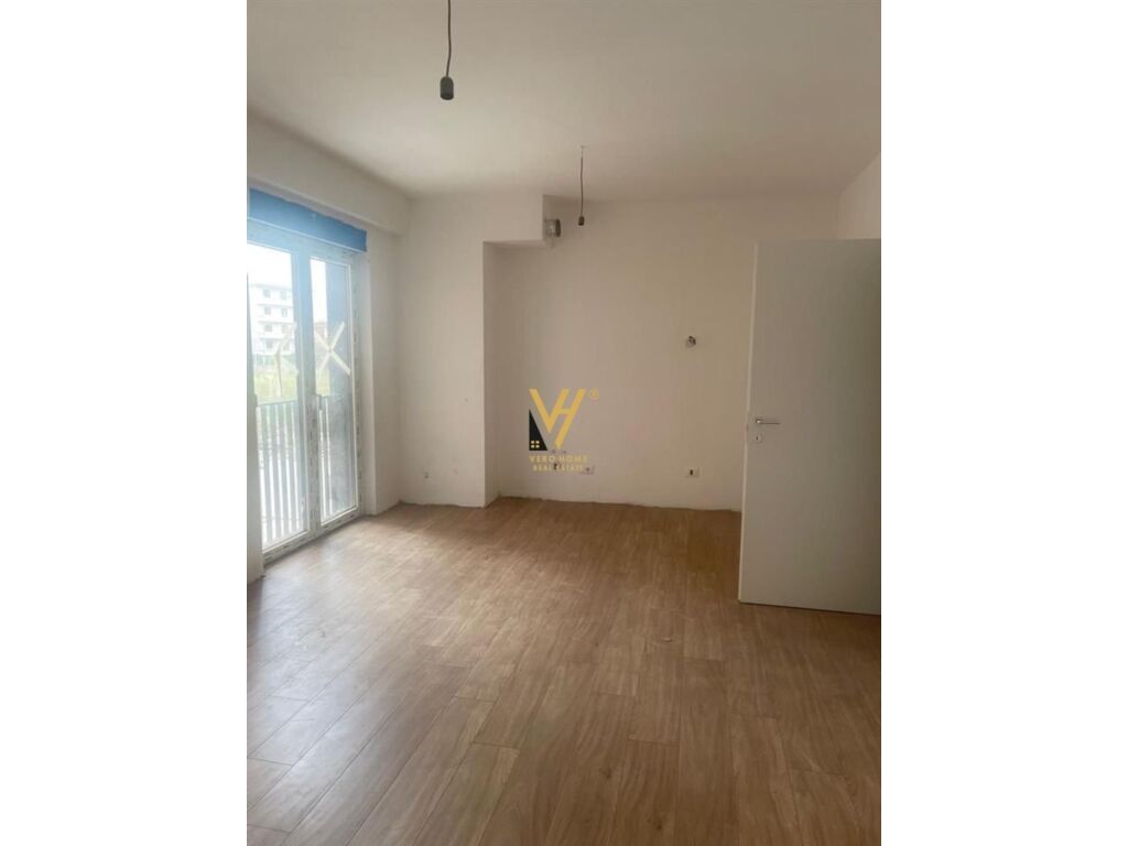 Jepet Zyre me qera te Bulevardi i Ri 72 m2 2