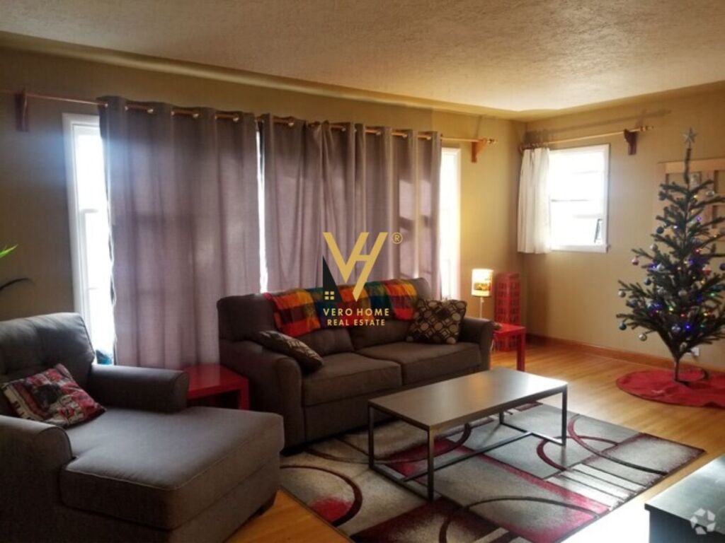 Shitet Apartament 3+1+ballkon te Rruga Myslym Shyri 98 m2