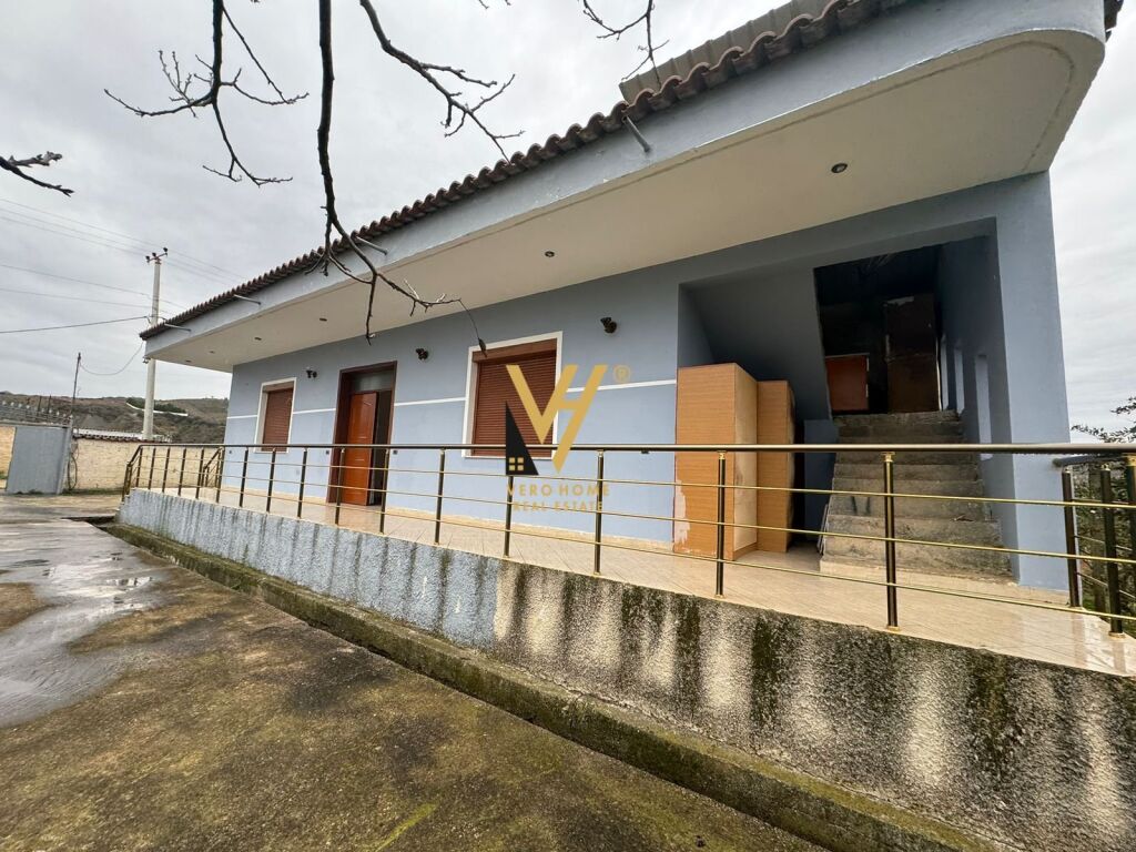 Shitet Shtepi Private dhe Truall ne Peze-Helmes 133 M2