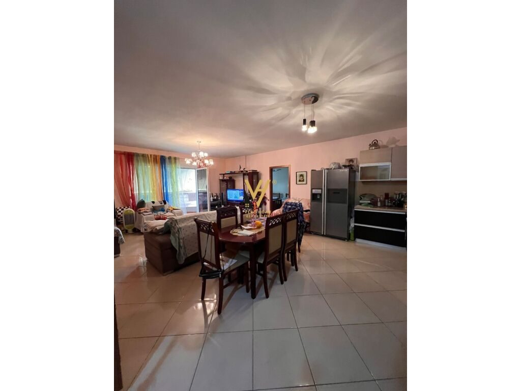 Okazion Shitet Apartament 2+1+2+ballkon te Kompleksi Kolombo , Liqeni i Thate 115 m2