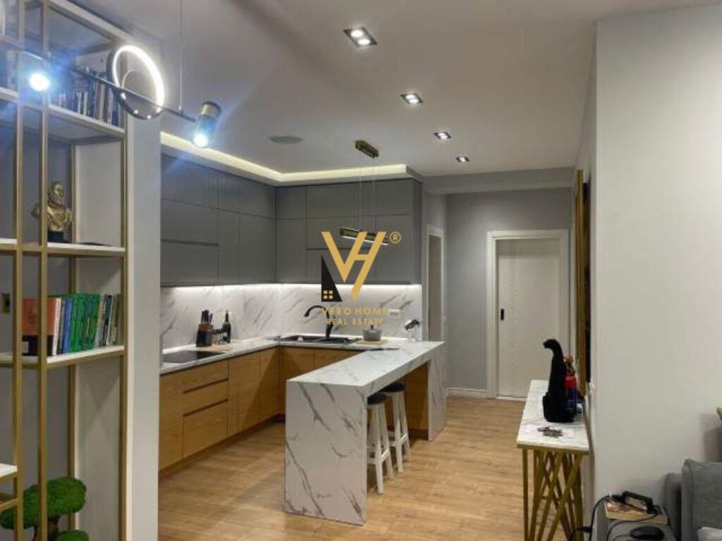 Jepet Apartament 2+1+ballkon me qera te Ish Fusha e Aviacionit 90 m2 2