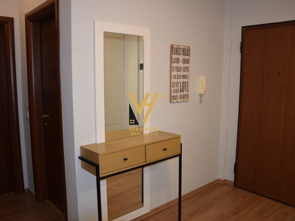 Jepet Apartament 3+1+2+ballkon me qera te Pazari i Ri 130 m2 2