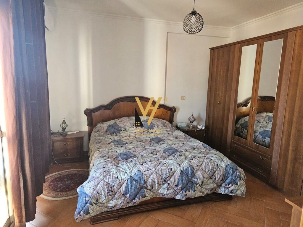 JEPET APARTAMENT 2+1+2 ME QIRA TE RRUGA E BARRIKADAVE 65.000 LEKE 4