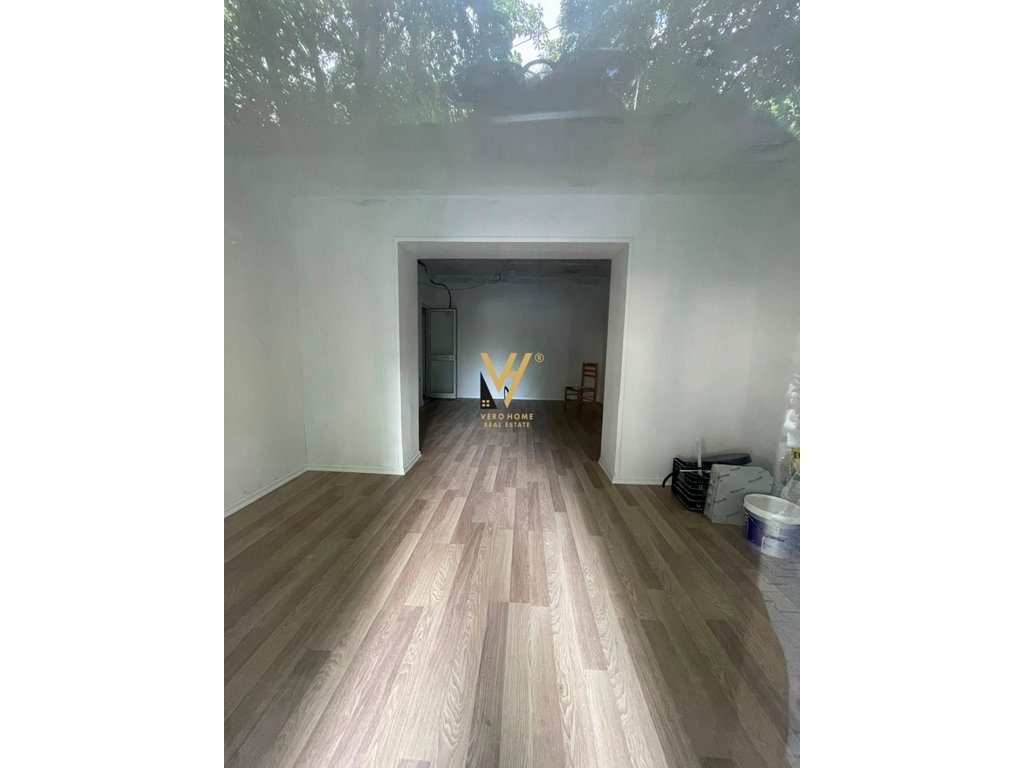 JEPET DYQAN 30 M2 ME QERA NE BLLOK 180.000 LEKE 1