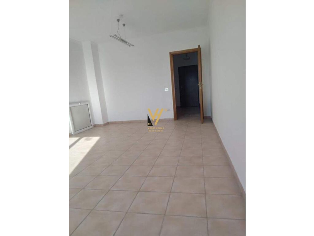 Jepet zyre me qera te Bulevardi Zhan Dark 140 m2