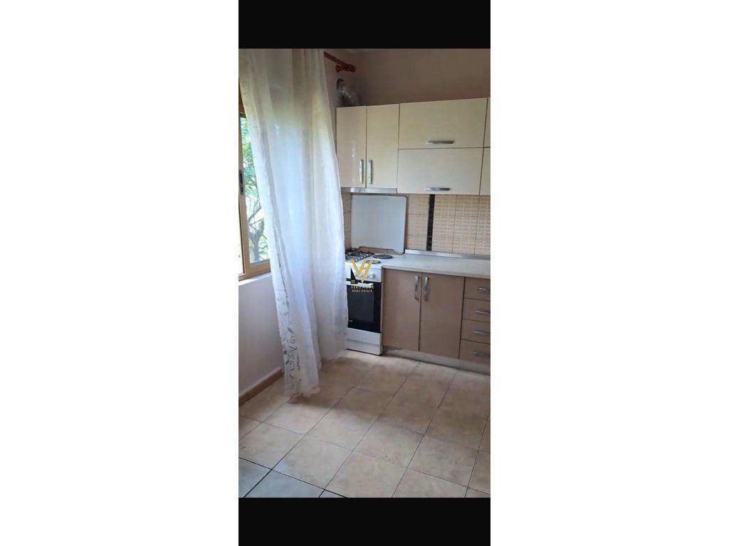 JEPET SHTEPI PRIVATE ME QERA NE PASKUQAN 40.000 LEKE 2