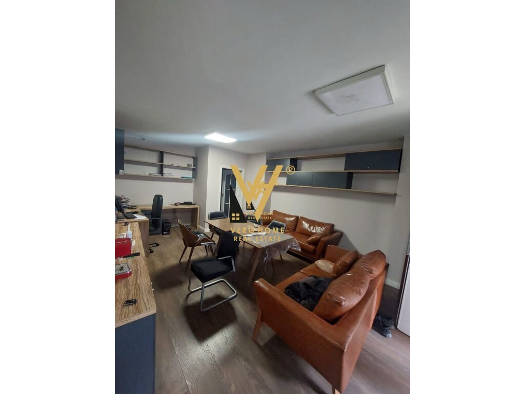 JEPET AMBJENT BIZNESI 96 M2 ME QERA TE RRUGA E DIBRES 60.000 LEKE