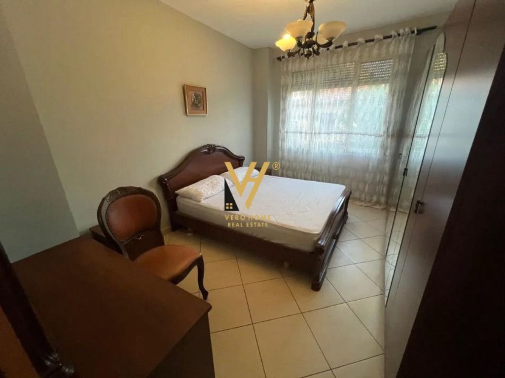 JEPET APARTAMENT 1+1+BLK ME QIRA TE RRUGA FORTUZI 55.000 LEKE 4