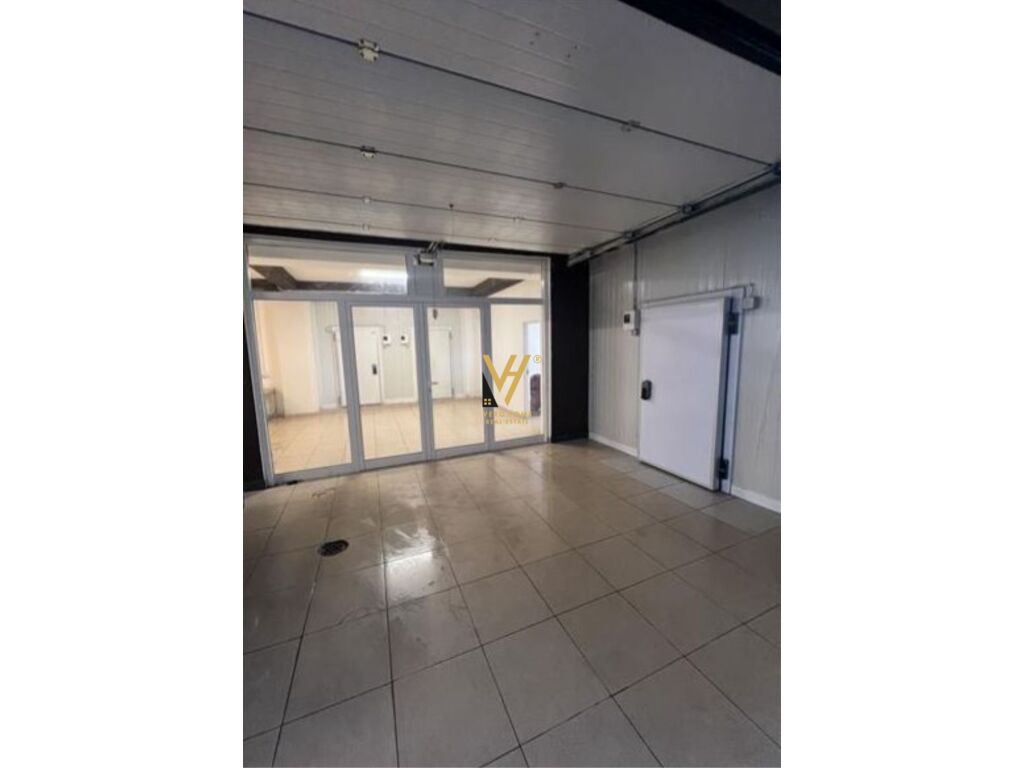 Jepen 3 Dhoma Frigoriferike me qera te Liqeni i Thate 200 m2