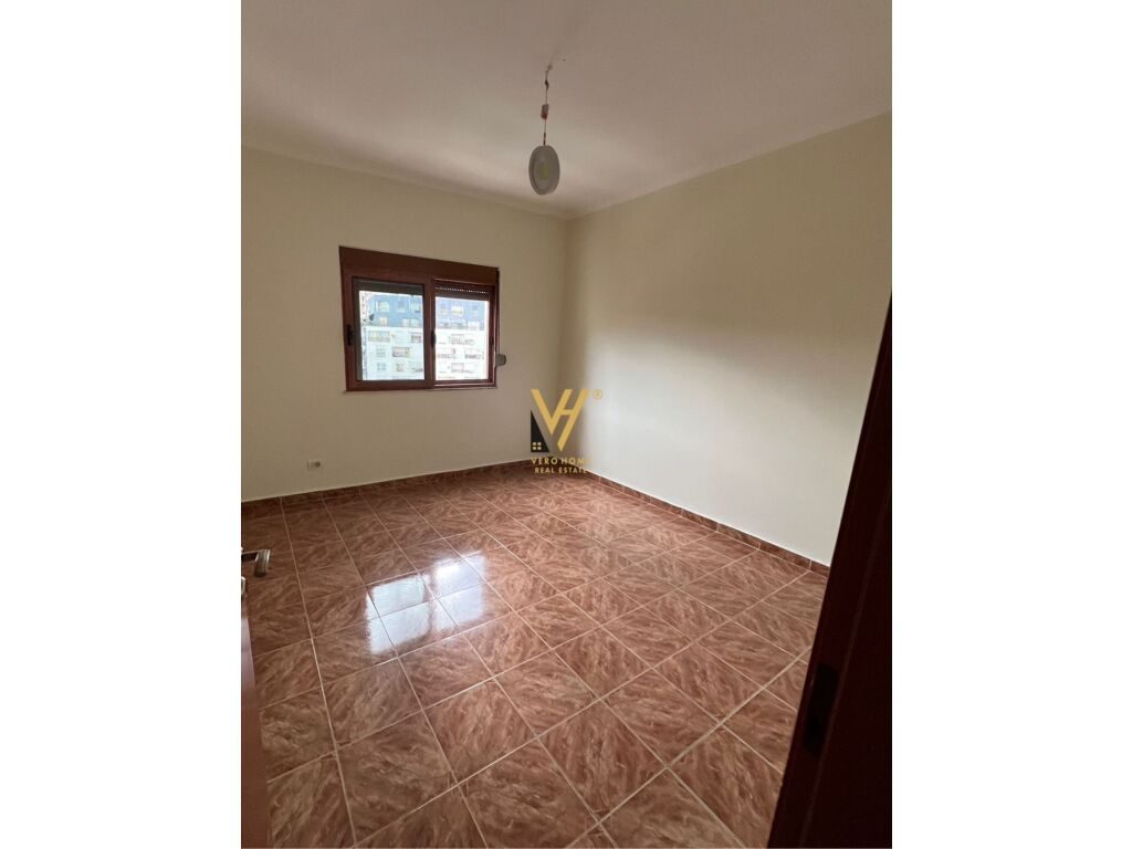 Jepet Apartament 2+1+ballkon pran Kika 2 , Komuna e Parisit 110 m2 1