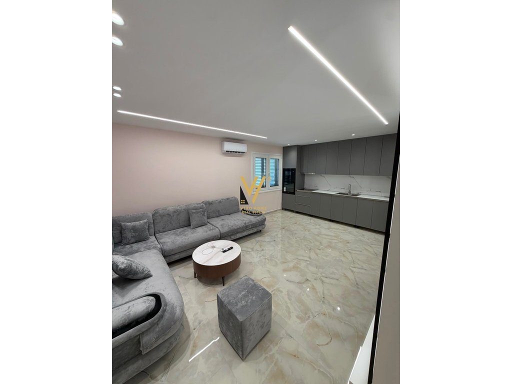 JEPET APARTAMENT 2+1+2 ME QERA TE RRUGA E ELBASANIT 1.000 EURO 2