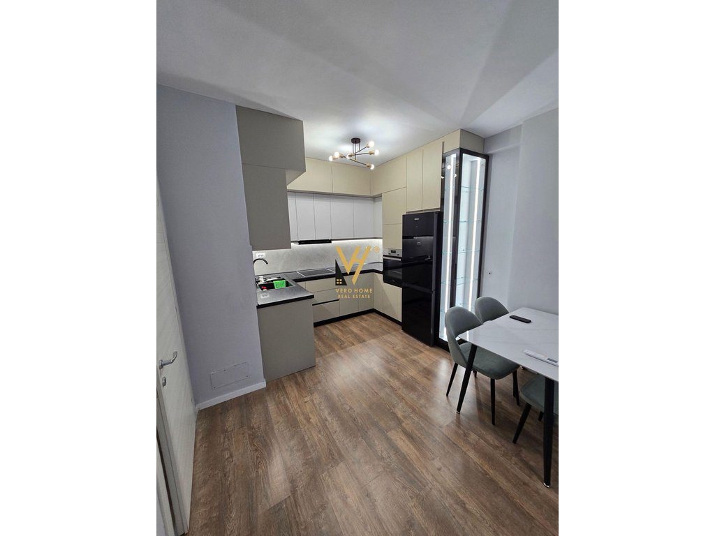 JEPET APARTAMENT 1+1+BLK ME QERA TE ZOGU I ZI 70.000 LEKE 2