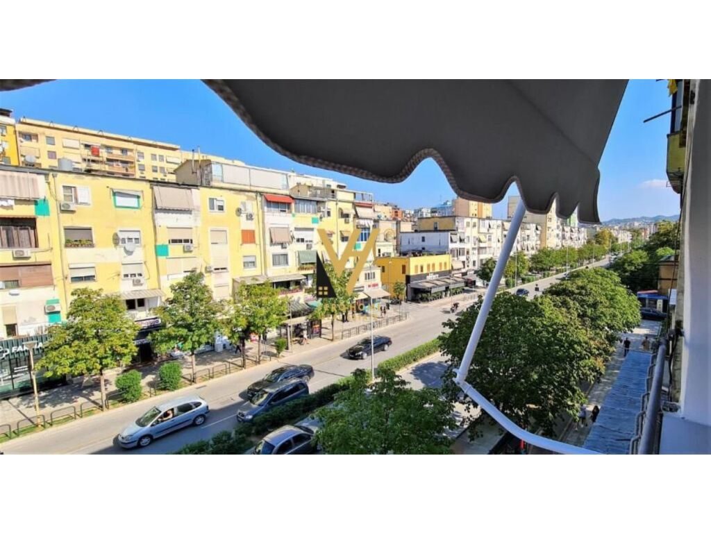 Jepet zyre me qera te 21 Dhjetori 80 m2