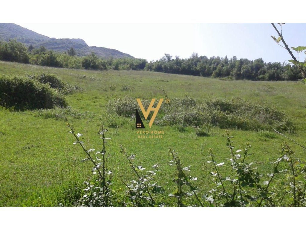 SHITET TRUALL 1.700 M2 PERBALLE VILAVE GJERMANE 1.700.000 EURO