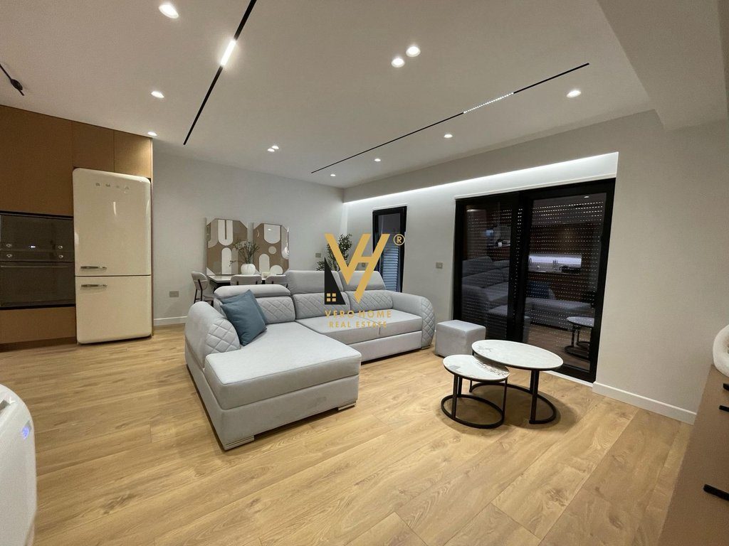 JEPET APARTAMENT 3+1+2+BLK ME QERA TE KODRA E DIELLIT 1, 1.500 EURO