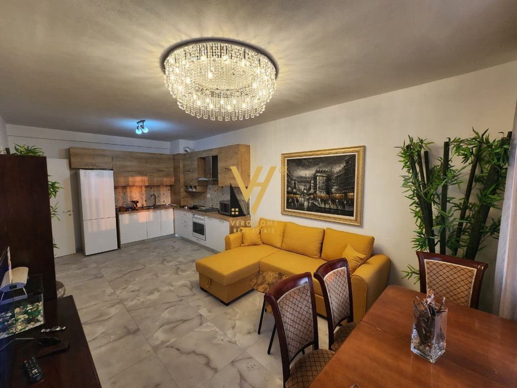 JEPET APARTAMENT 2+1+BLK ME QERA TE UNIVERS CITY 50.000 LEKE 2
