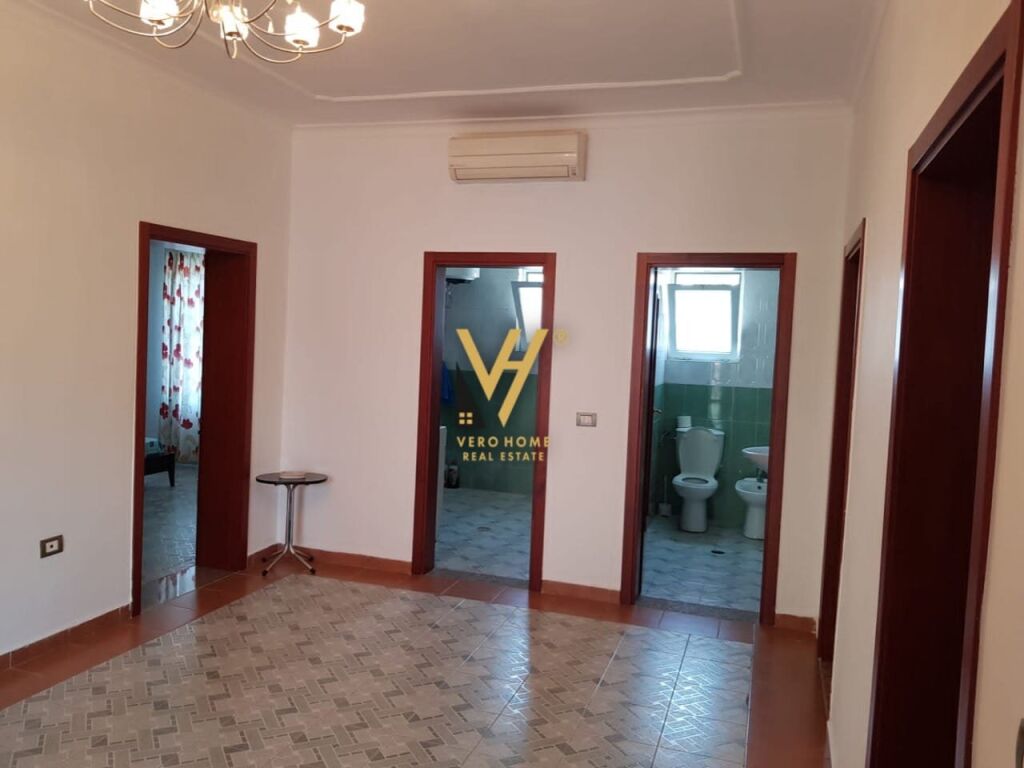 Shitet vile 3+1 te Elbasan 245 m2