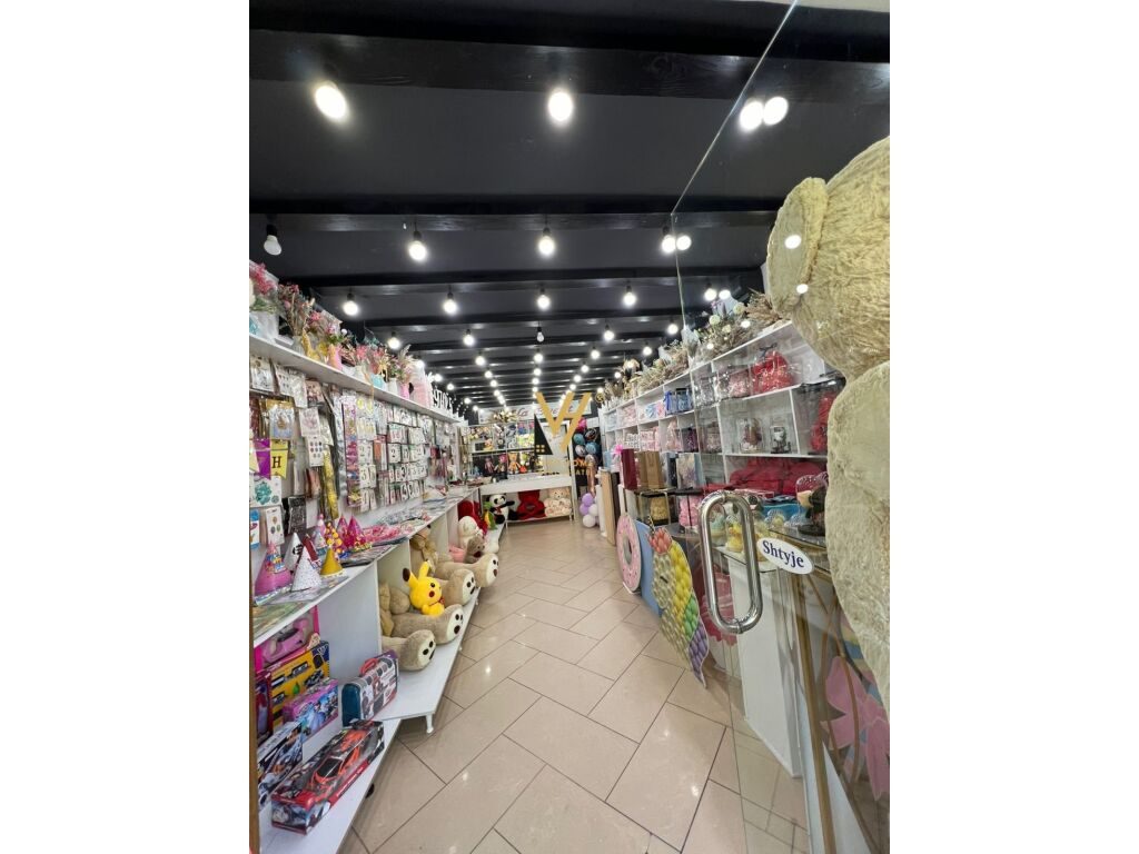 Jepet Dyqan me qera te Brryli 60 m2 3